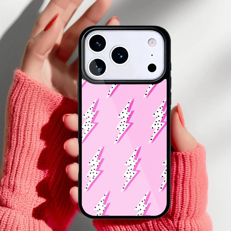 Funda delgada y flexible en la mano