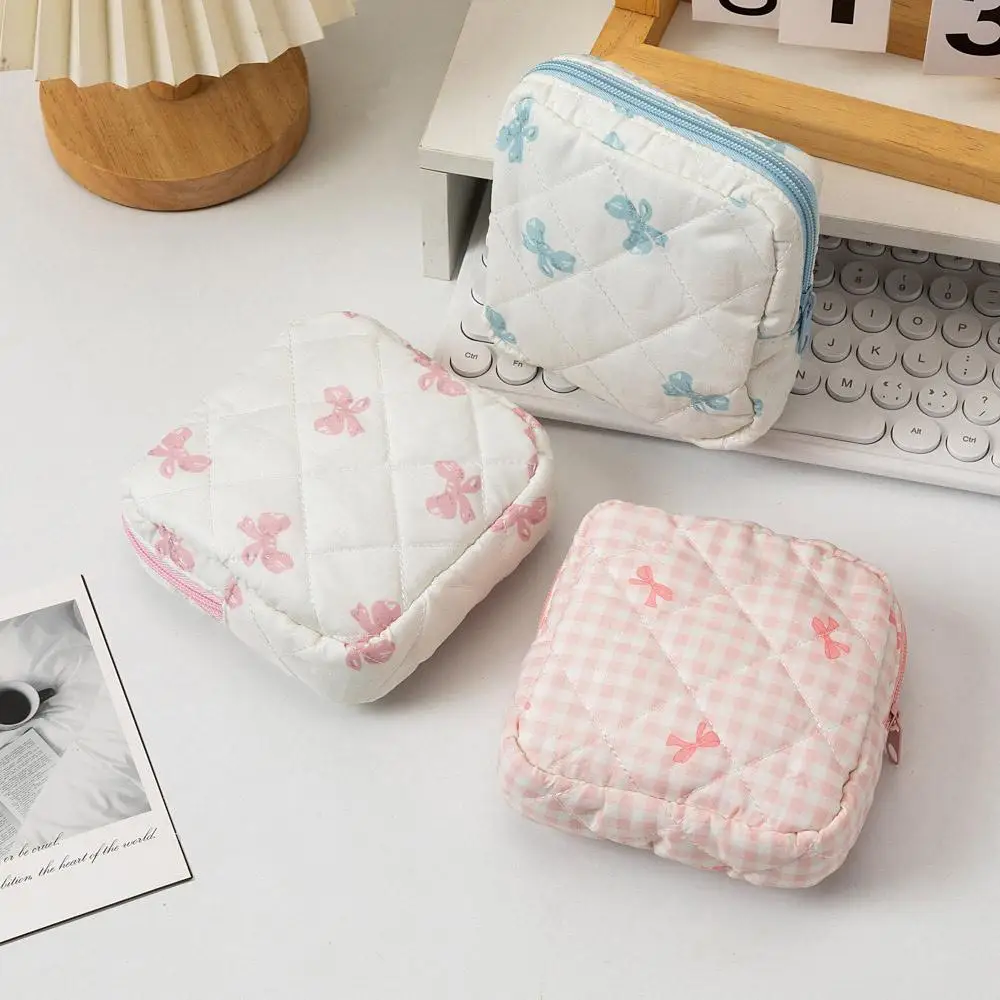 Bolsa de maquillaje Coqueta corazón clásico acolchada de viaje - imagen 4