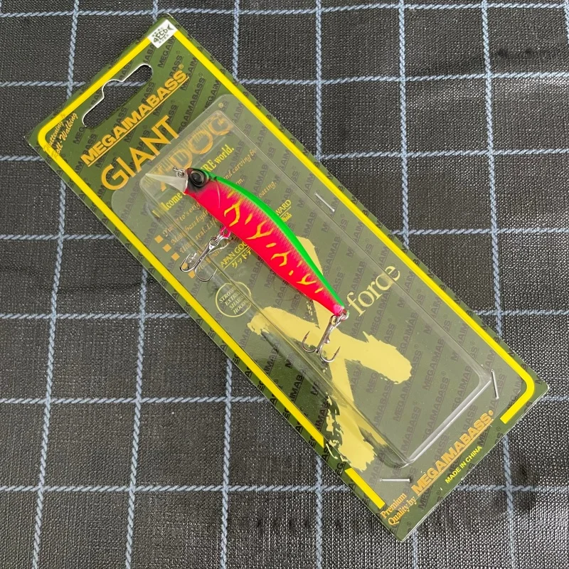 Señuelo para pesca de superficie con estética de presa