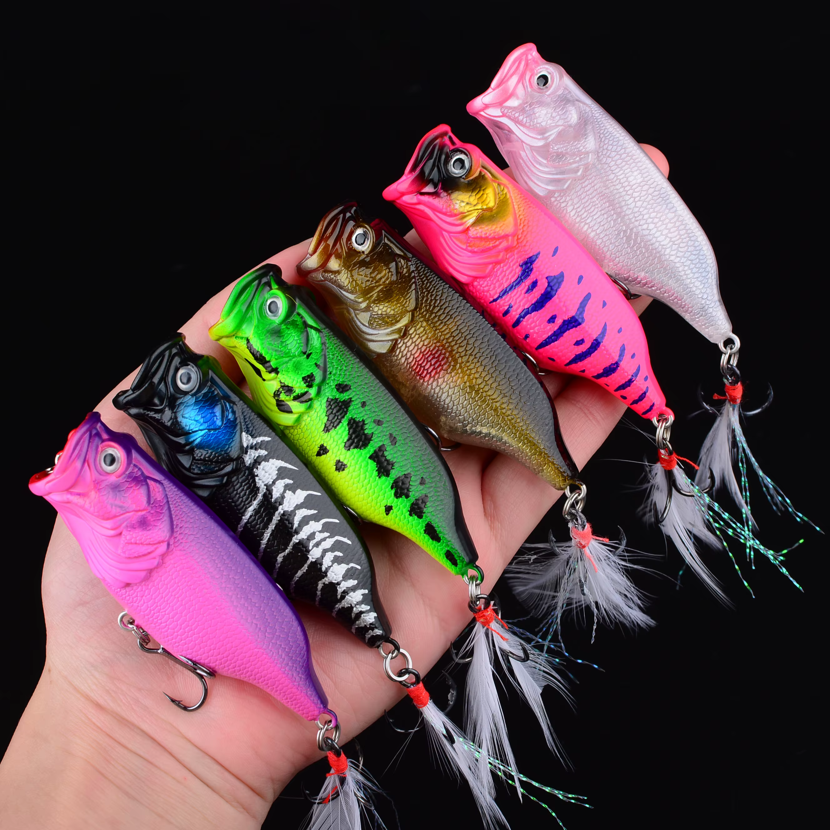Señuelos popper de pesca en diferentes colores