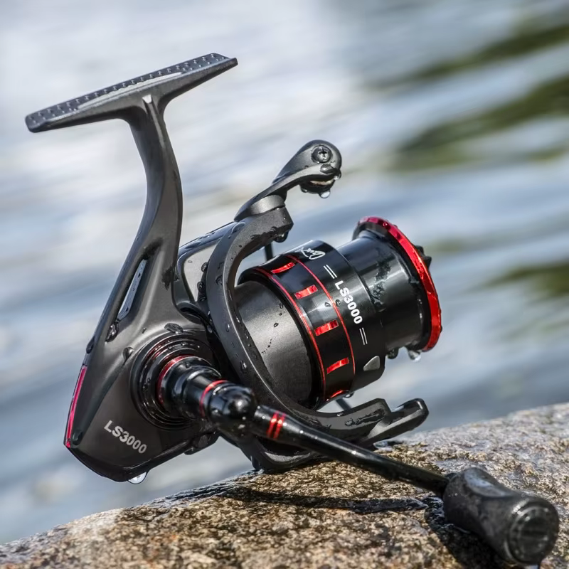 Carrete de spinning metálico con bobina shallow antienredos