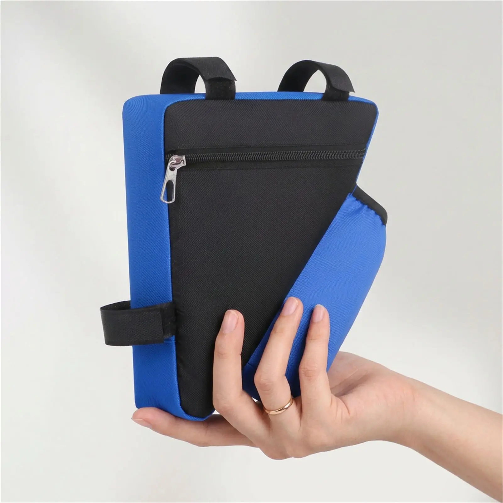 Bolsa triangular bicicleta con funda para botella y accesorios - imagen 2