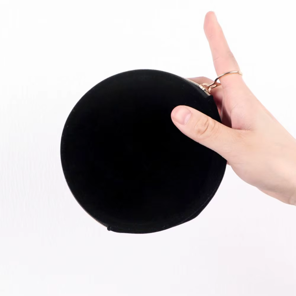Bolsa de maquillaje de terciopelo portátil y elegante, negra - imagen 3