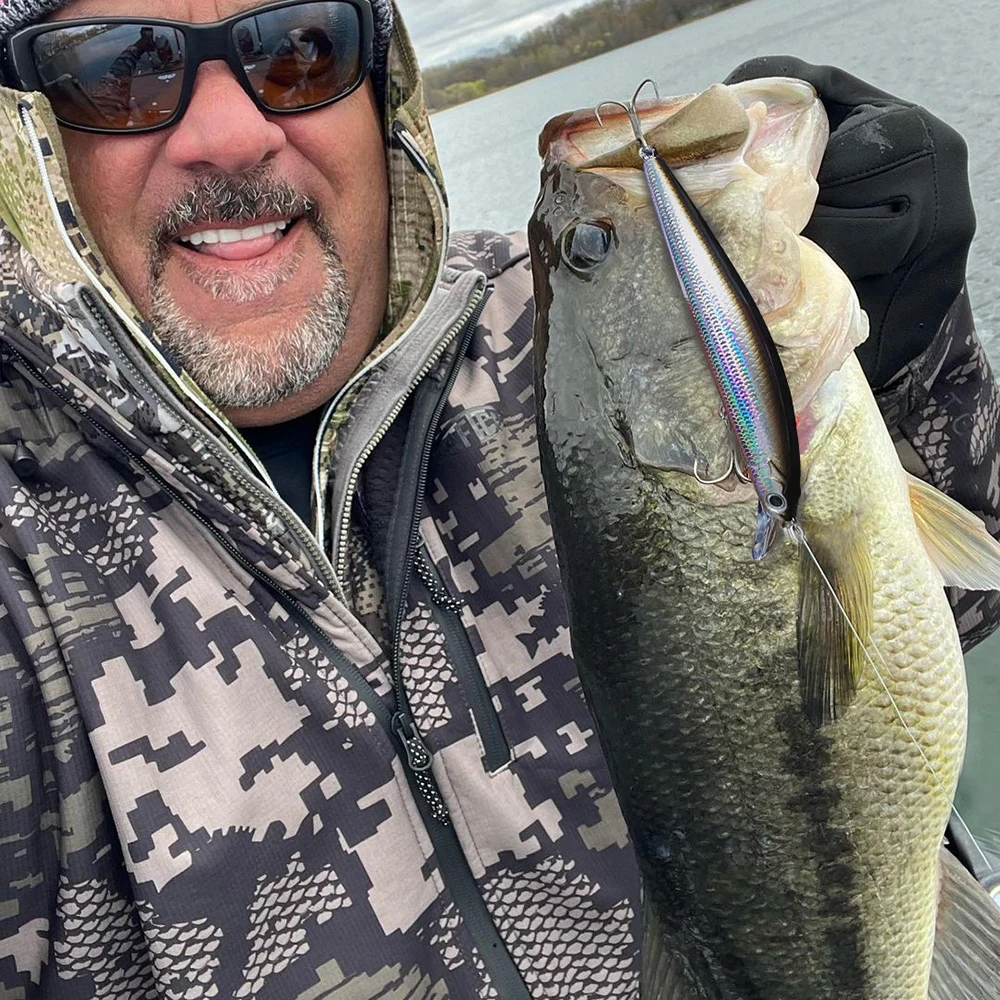 Señuelo en entorno de pesca real