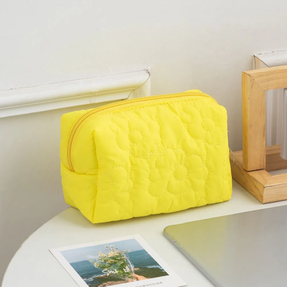 Bolsa de aseo acolchada caramelo con diseño floral y gran capacidad - imagen 2