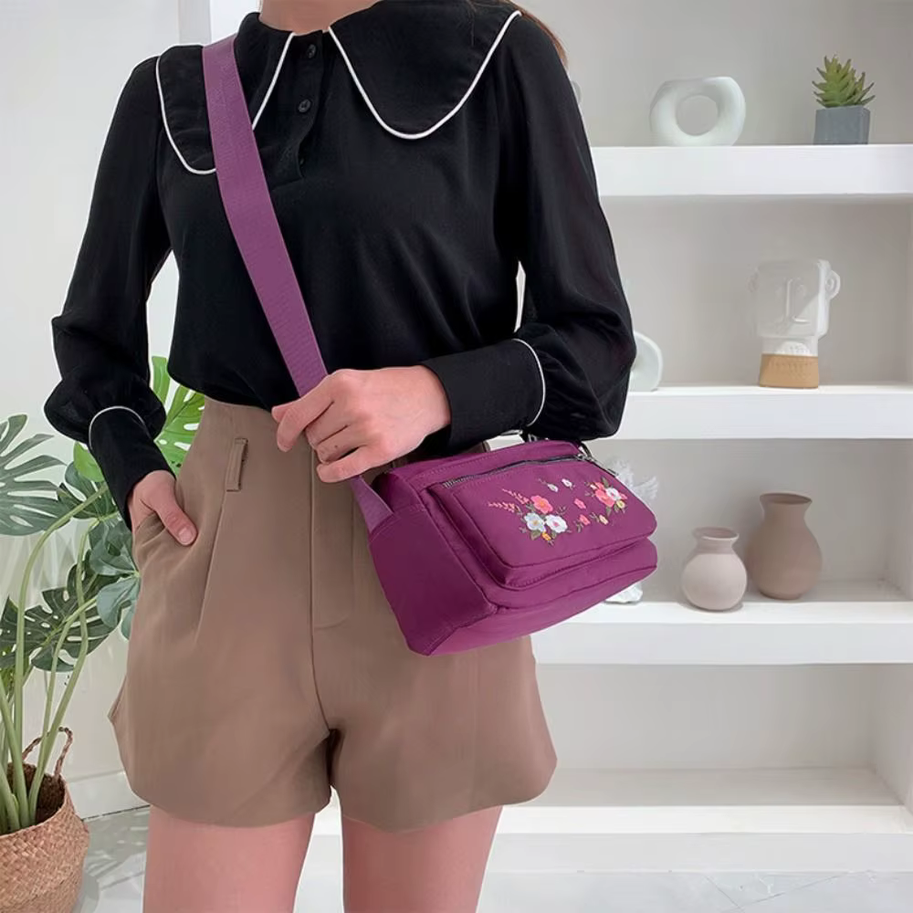 Bolso bandolera de nylon con bordado floral y cremallera - imagen 3