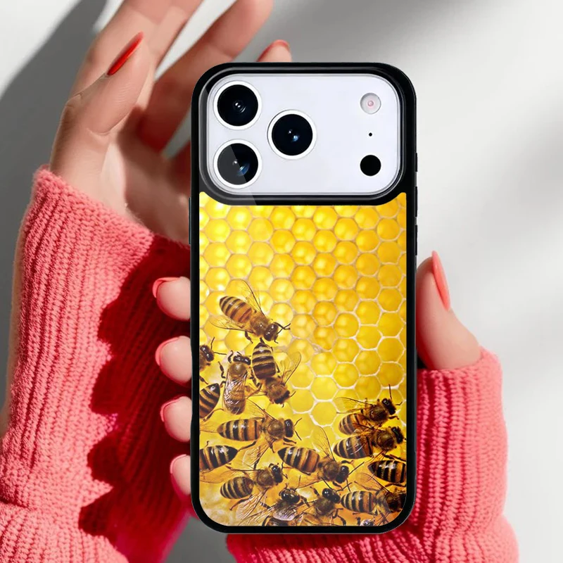Vista frontal de la funda mostrando el patrón de panal