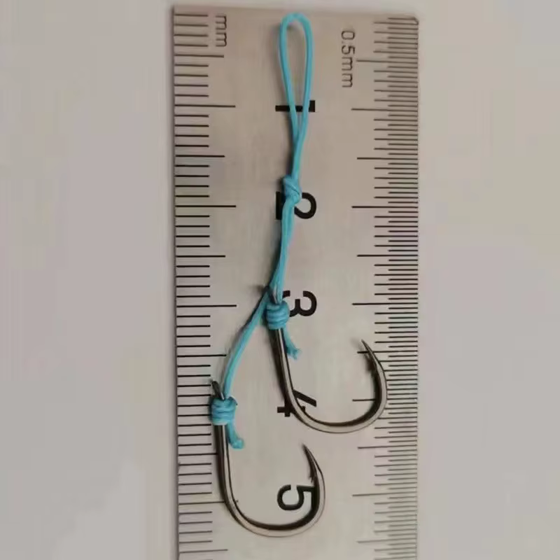 Señuelo jig con pluma de acero al carbono y anzuelo con púas - imagen 2