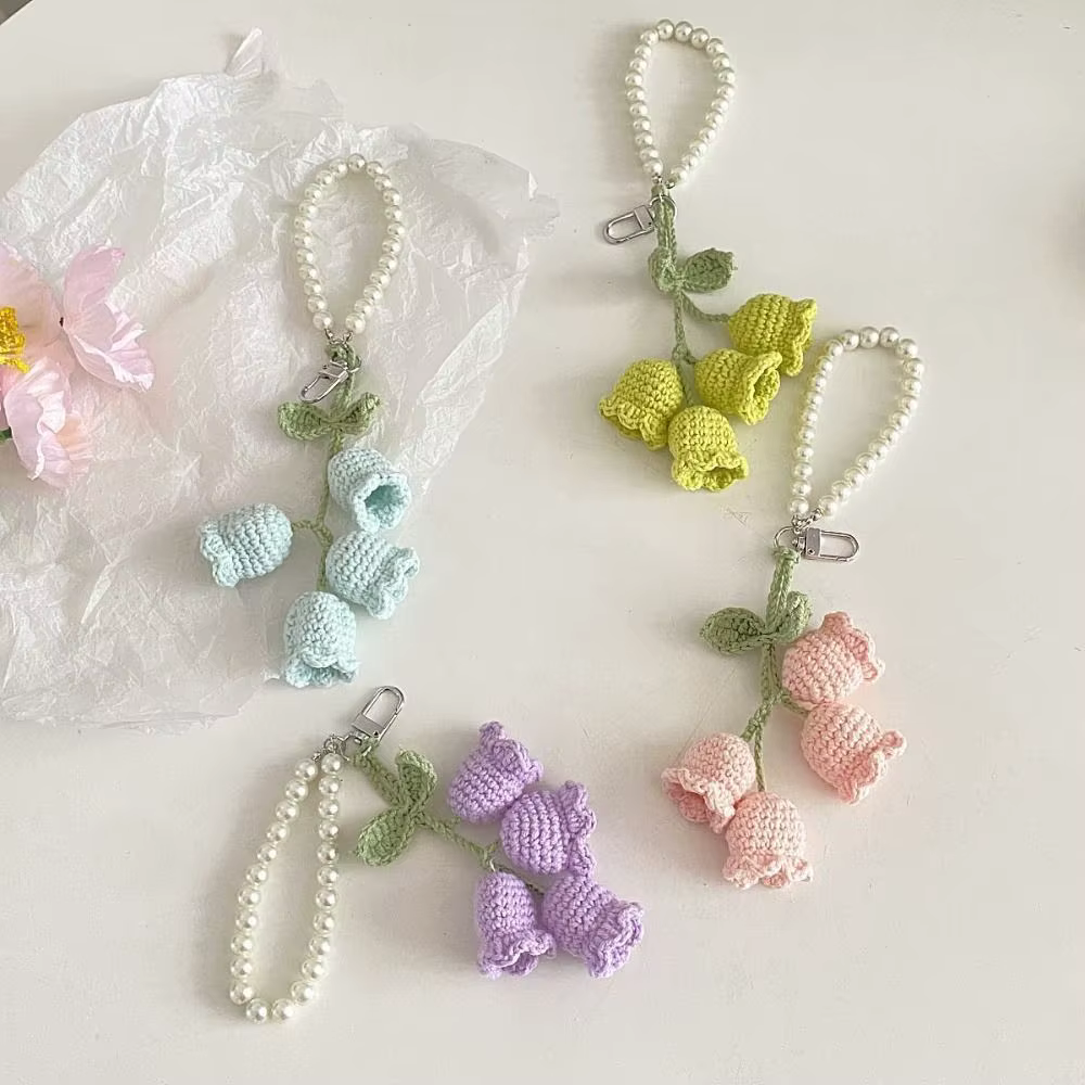 Llavero Orquídea con Perlas Hecho a Mano – Colgante Tejido para Bolso - imagen 3