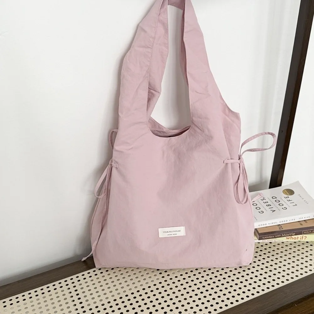 Bolso tote compacto y amplio