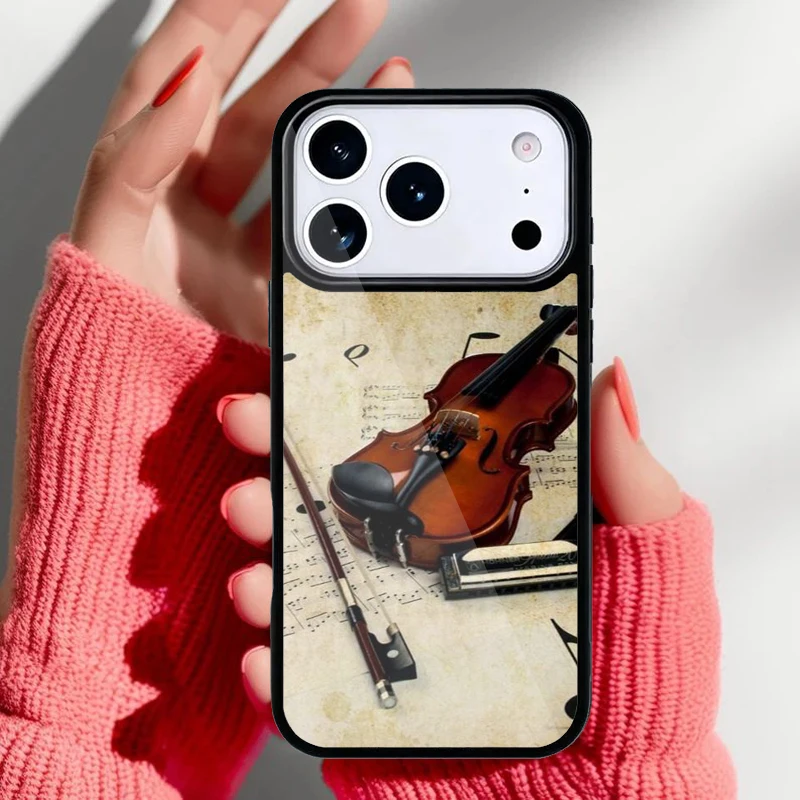 Vista frontal de la funda con motivo de teclado de piano y cuerpo de violonchelo