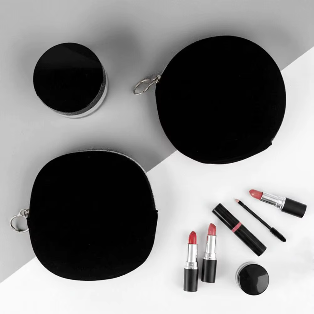 Bolsa de maquillaje de terciopelo portátil y elegante, negra - imagen 4