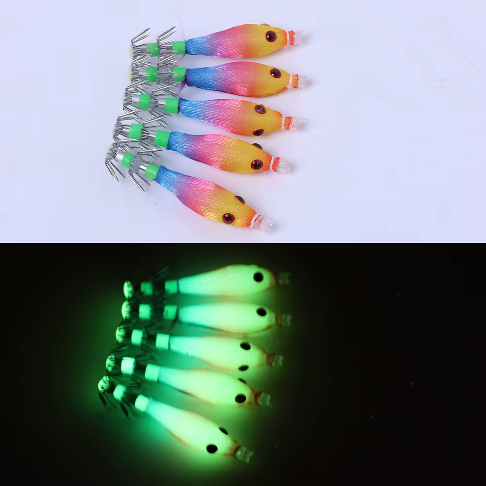 Señuelos fluorescentes para cefalópodos con anzuelos triples integrados