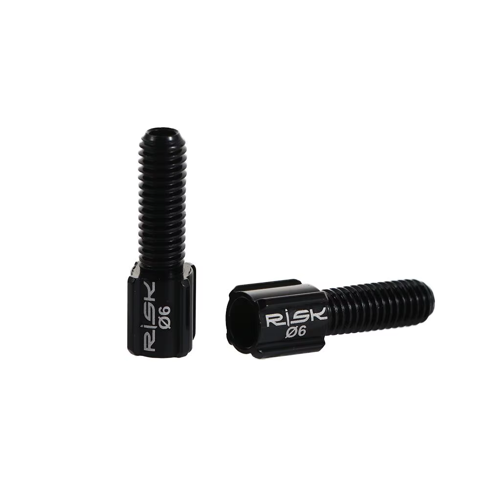 Detalle de los tornillos reguladores de aluminio para bicicleta