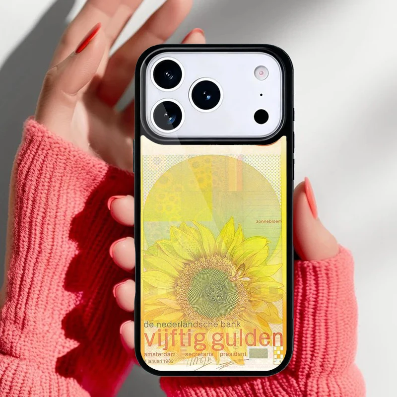 Funda en mano mostrando ajuste y agarre