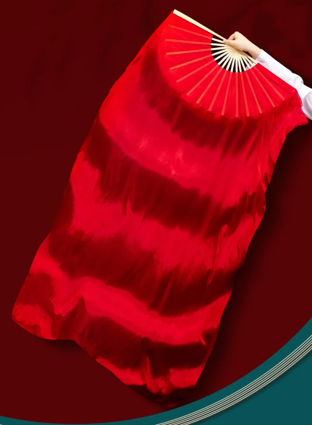 Detalle de las varillas de bambú y la costura del abanico
