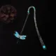Marcapáginas metálico fluorescente con libélula y mariposa