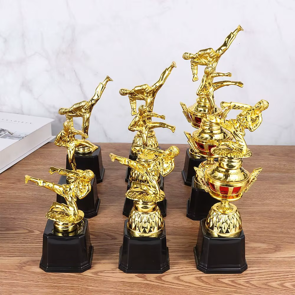 Trofeo de oro artesano para taekwondo, pequeña copa dorada - imagen 5