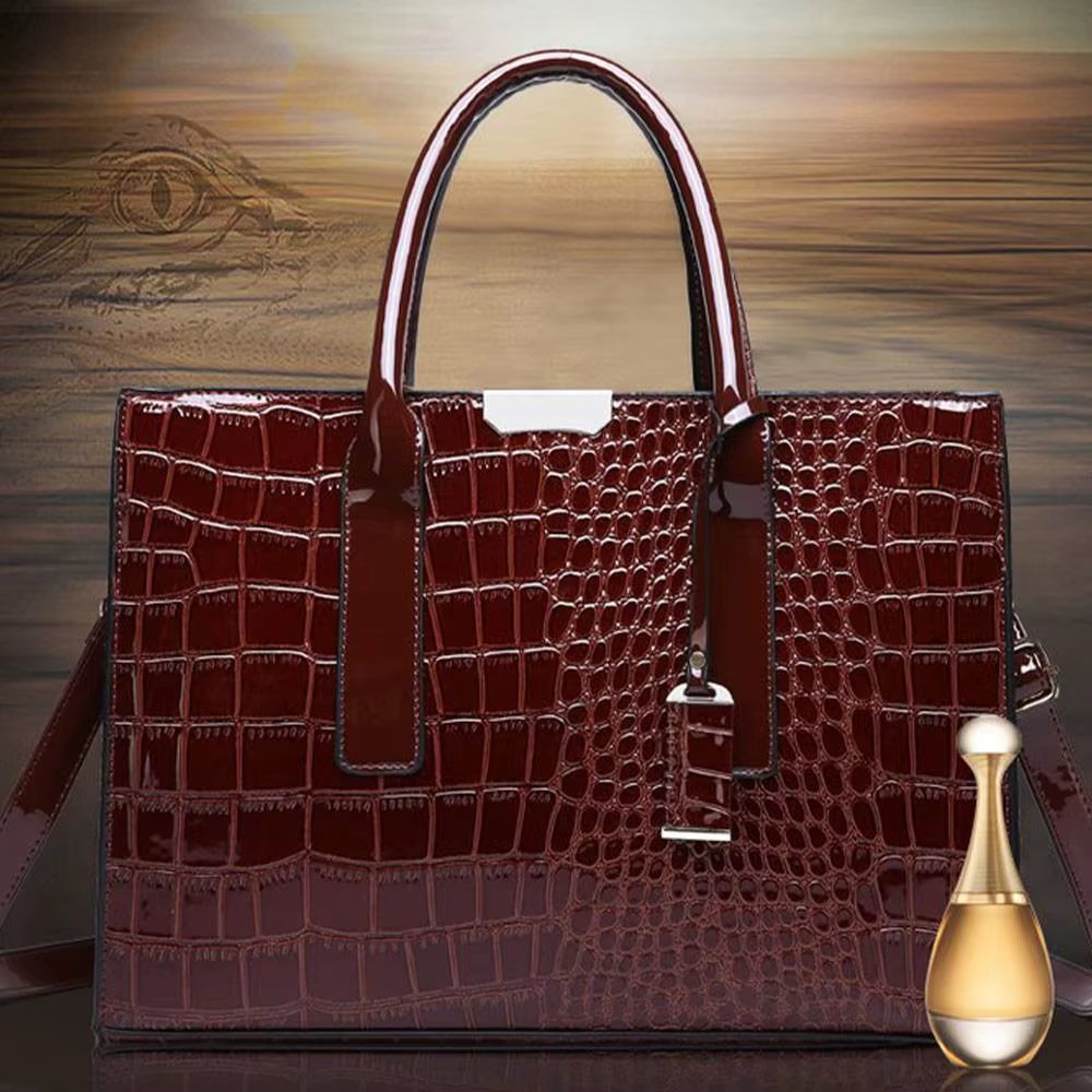 Bolso tote con estampado de cocodrilo y correa ajustable - imagen 3