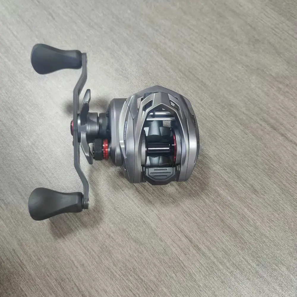 Carrete de pesca ligero JOHNCOO con diseño compacto