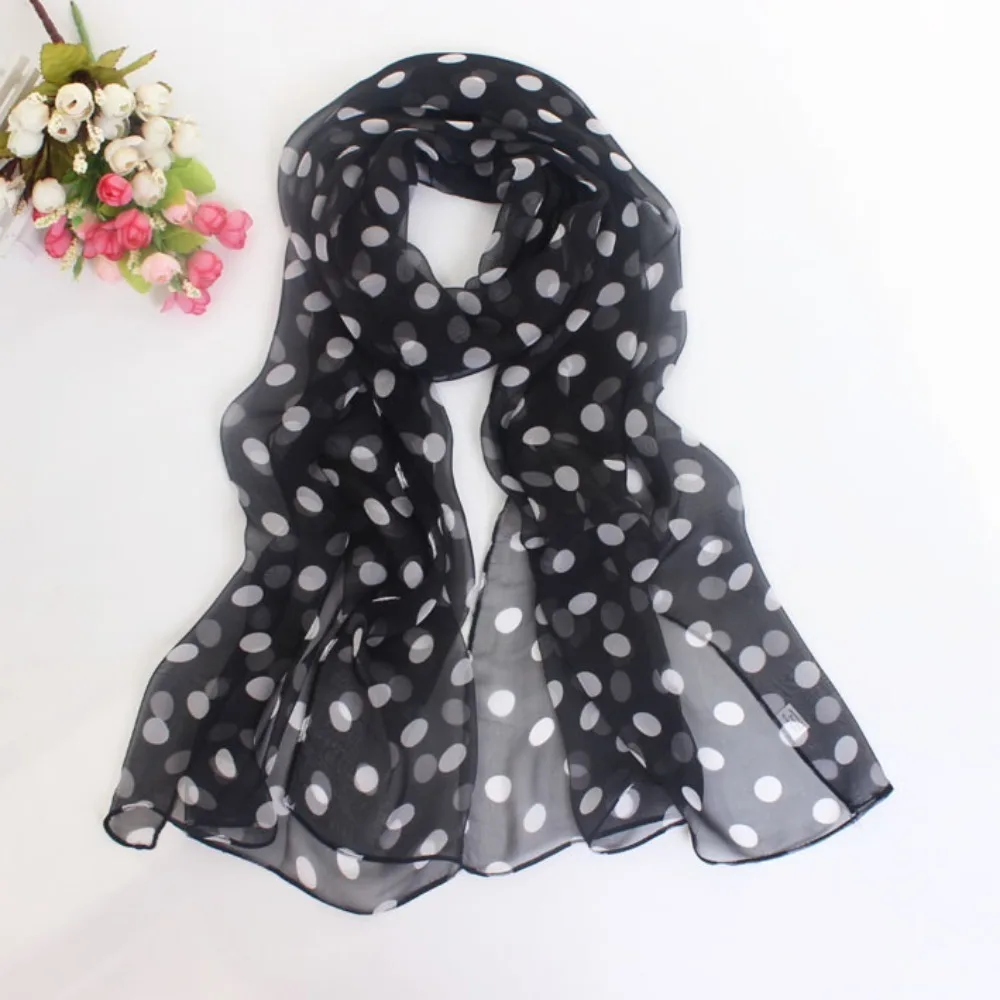 Pañuelo de lunares elegante