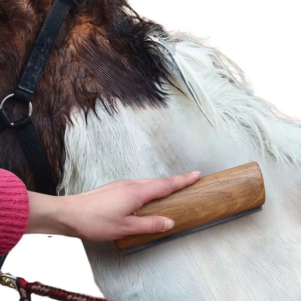 Cepillo para caballo duradero con mango de madera y raspador - imagen 4