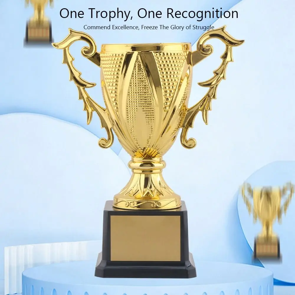 Trofeo de campeón dorado de metal con diseño personalizable - imagen 3