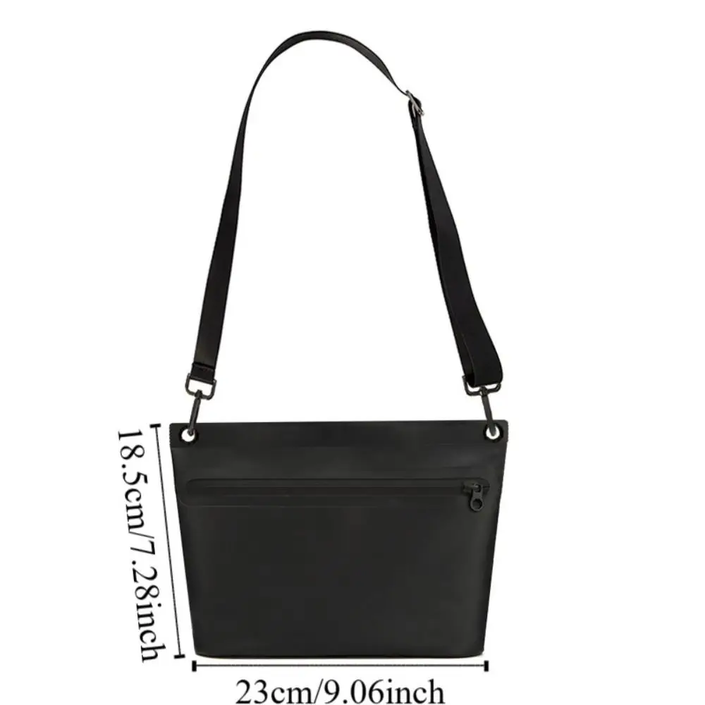 Bolso impermeable tipo crossbody en PVC