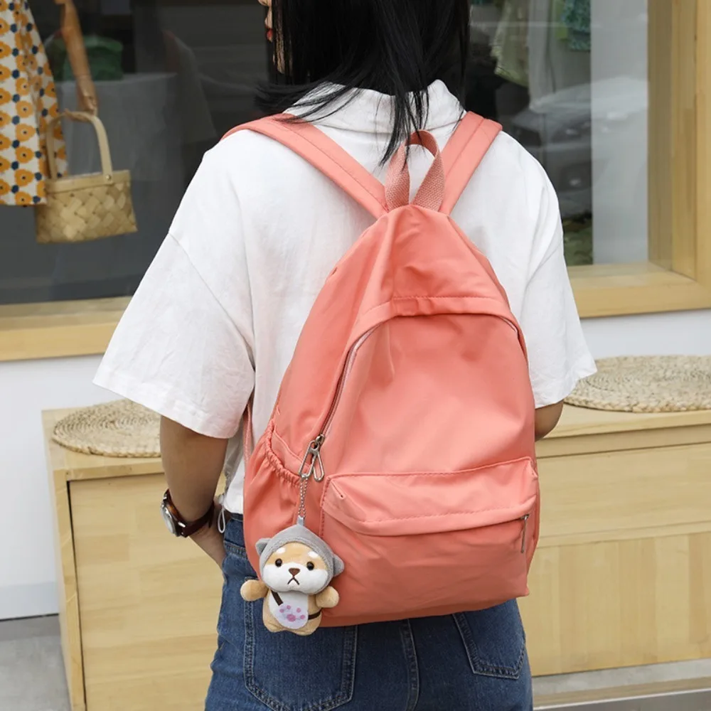 Detalle de mochila impermeable de nailon