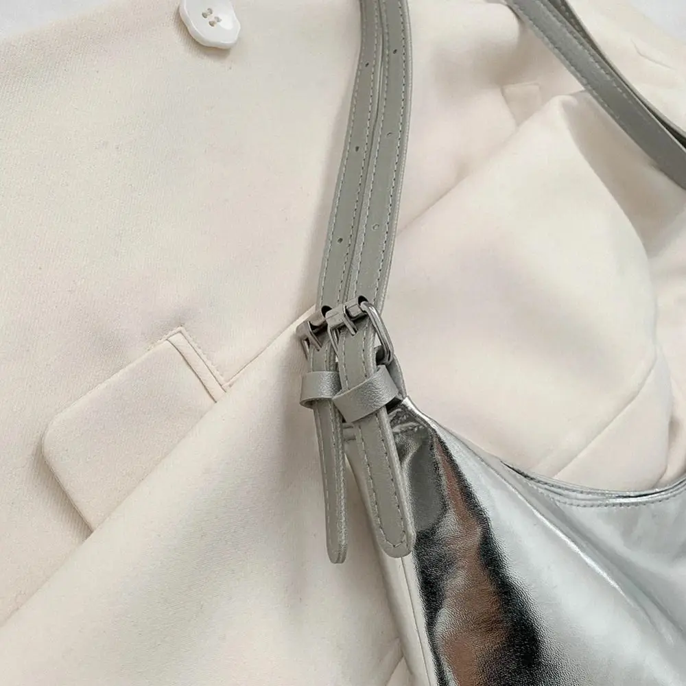 Bolsa de hombro para combinar con ropa casual