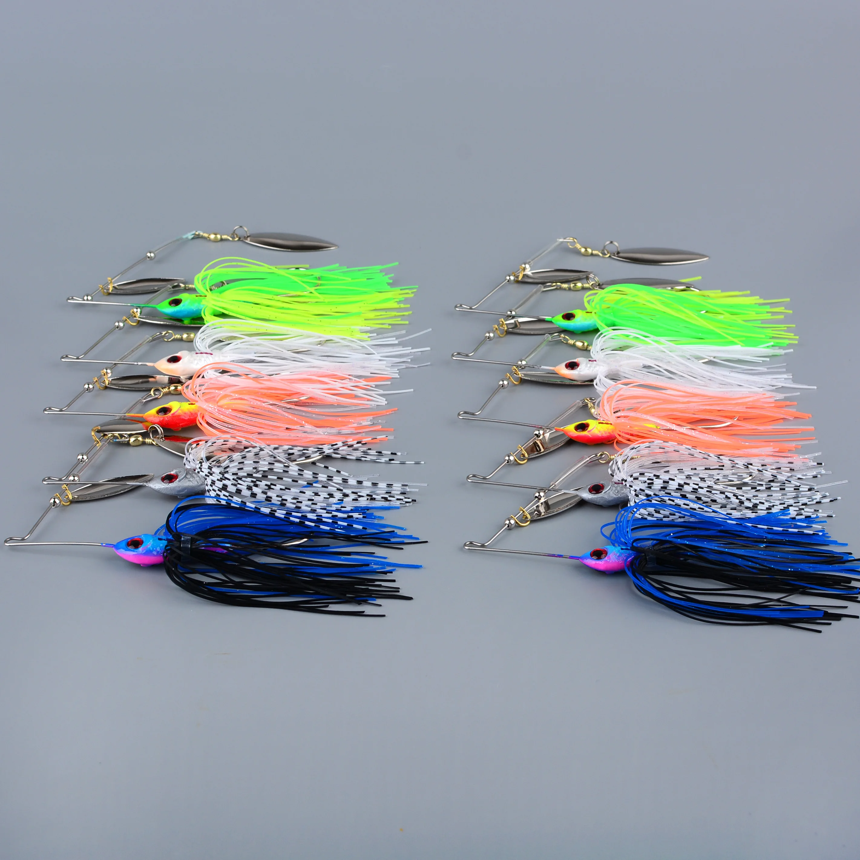 Spinnerbait con doble aspa en acción