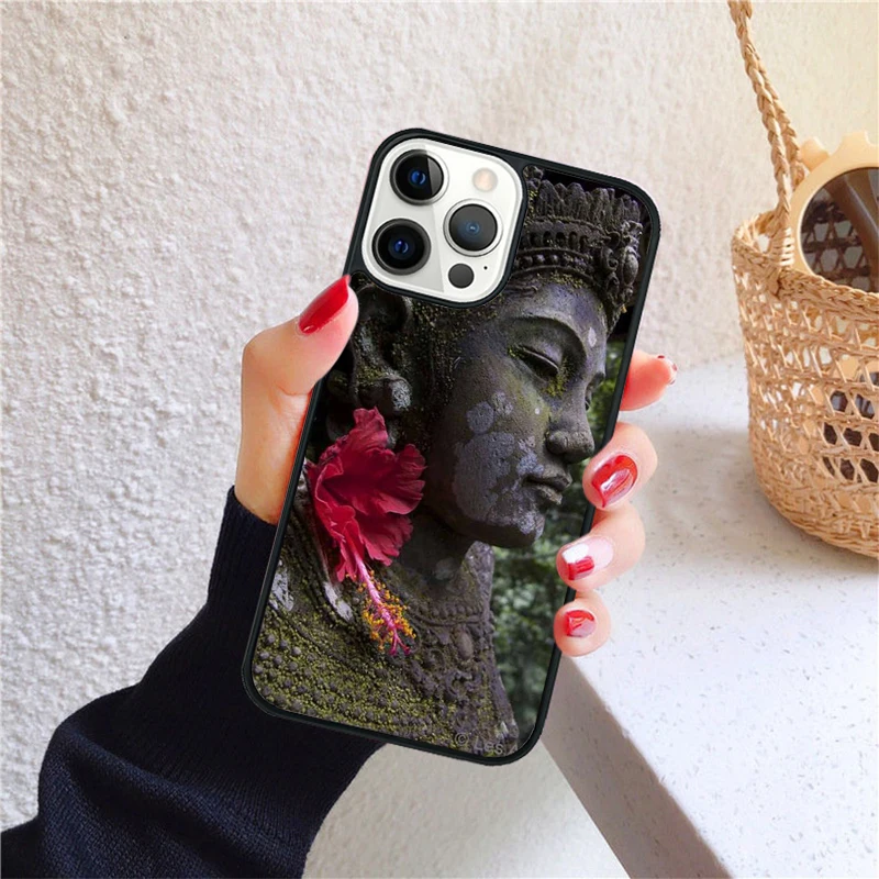 Funda para iPhone con diseño de Buda y detalle de los bordes