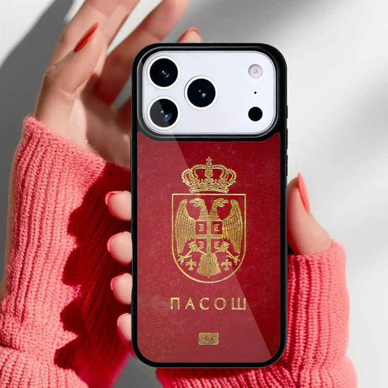 Funda colocada en un iPhone mostrando el ajuste perfecto