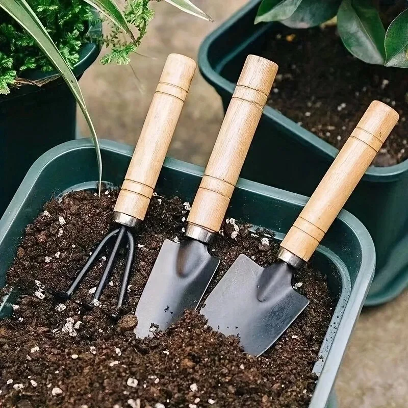 Pala y rastrillo del set, ideales para jardineras en maceta