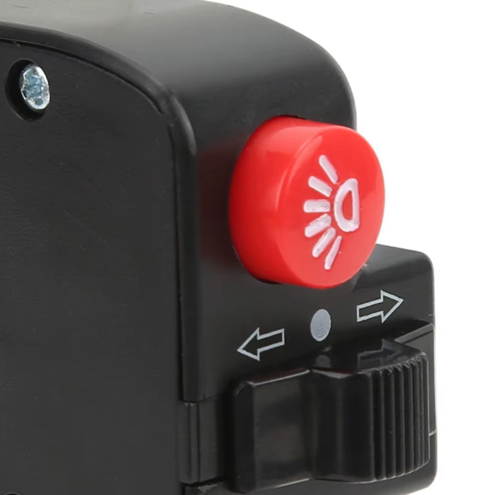 Detalle del interruptor 3 en 1 para bocina, intermitentes y luz
