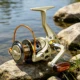 Carrete de spinning FREE FISHER con mango de madera y bobina metálica - imagen 5