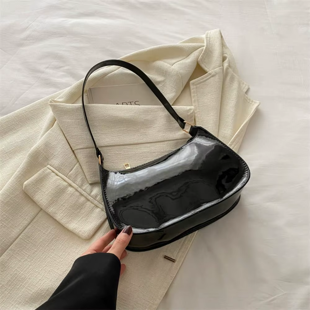 Vista del bolso y su forma compacta