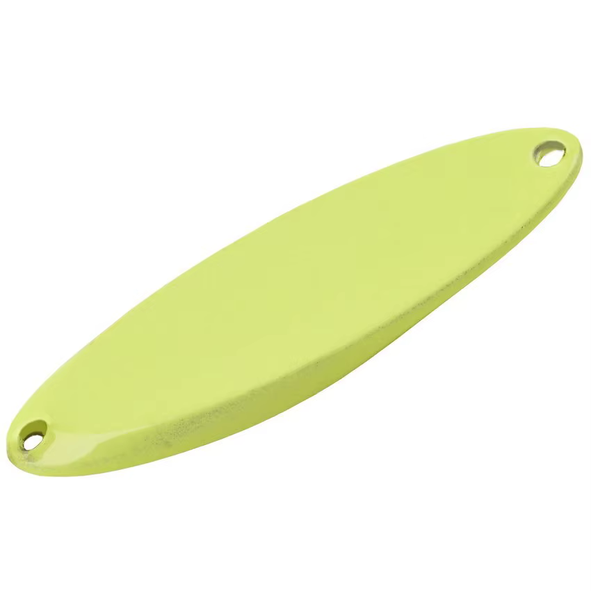 Cucharita giratoria con anzuelo triple visible