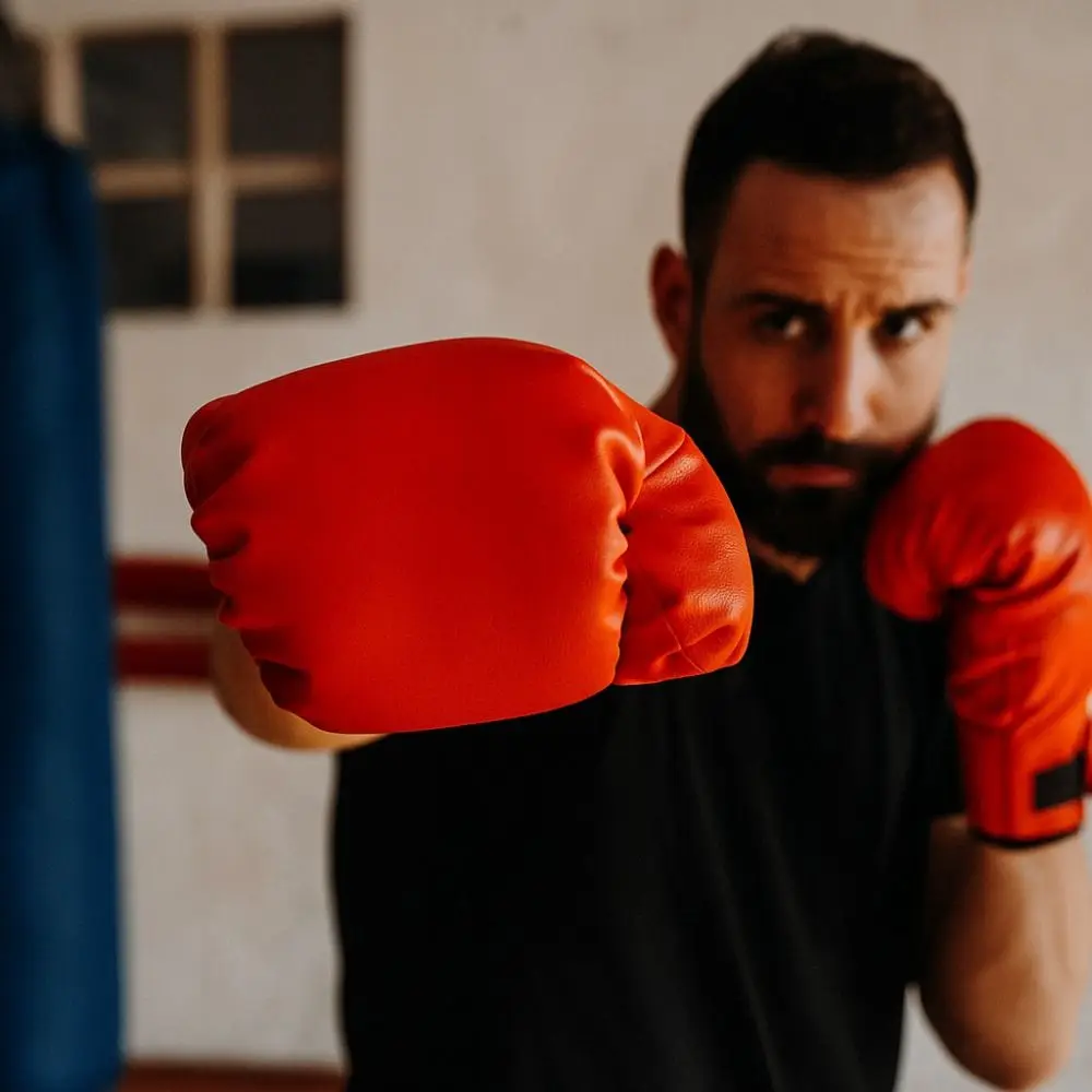 Guantes de boxeo transpirables rojos de dedos completos Sanda