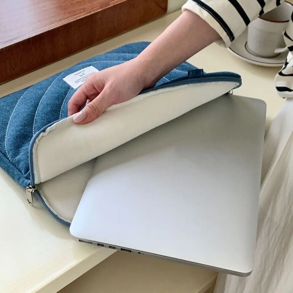 Funda portátil de mezclilla lavada bordada para MacBook - imagen 2