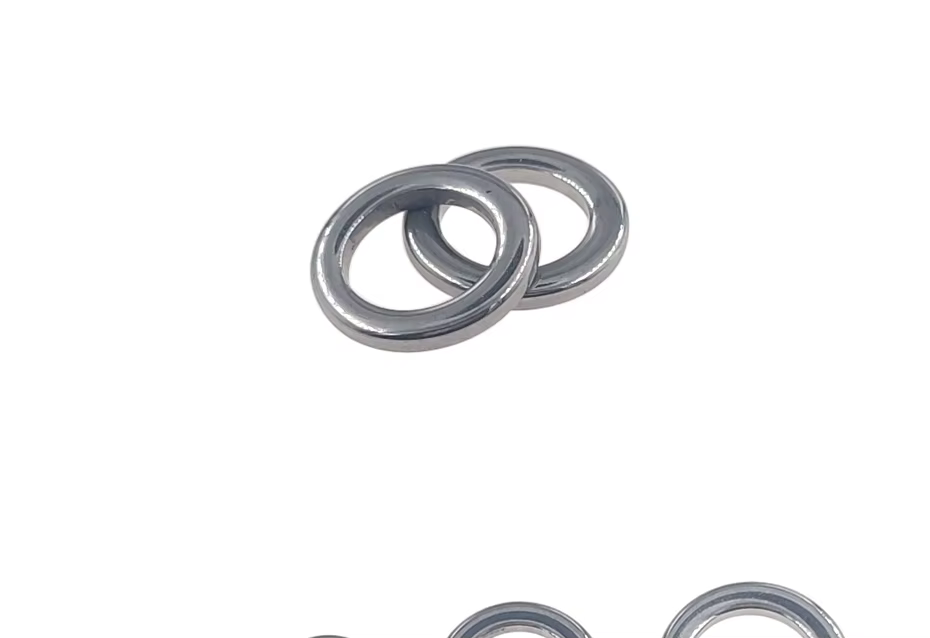 Aparejos terminales de pesca con anillos de acero inoxidable en configuración de montaje