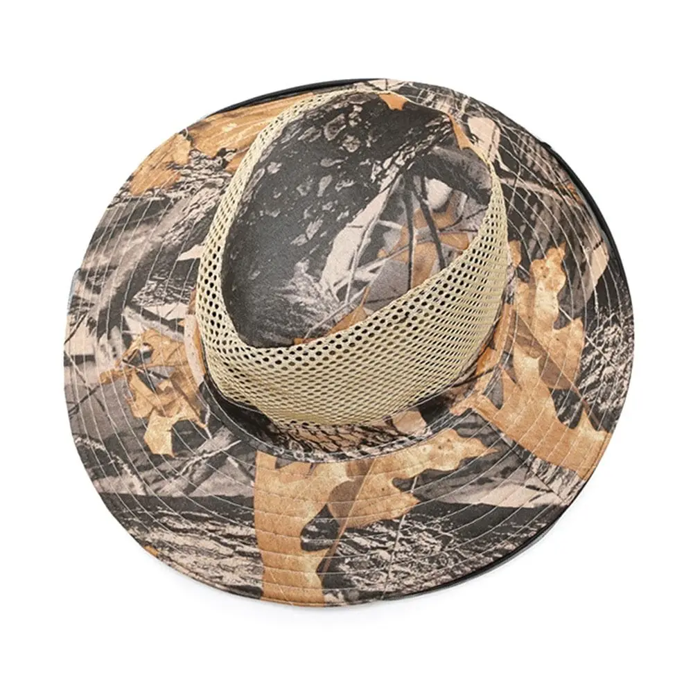 Gorra plegada mostrando su portabilidad