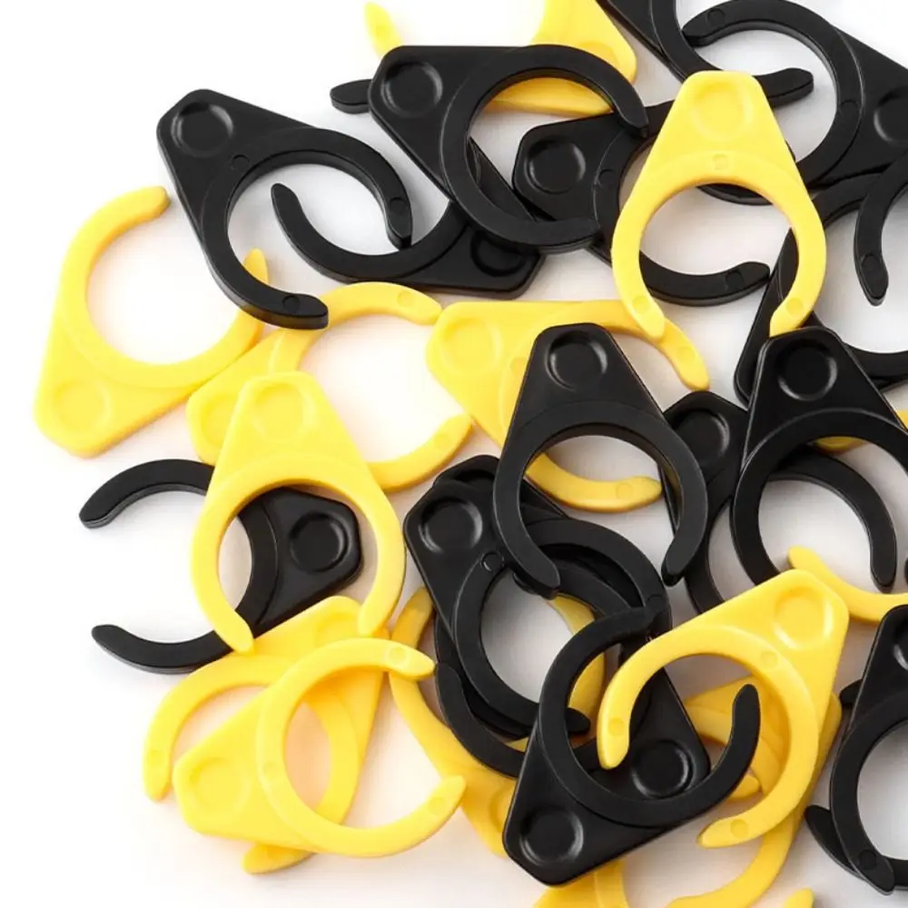 Detalle del anillo de bloqueo amarillo sobre pedal