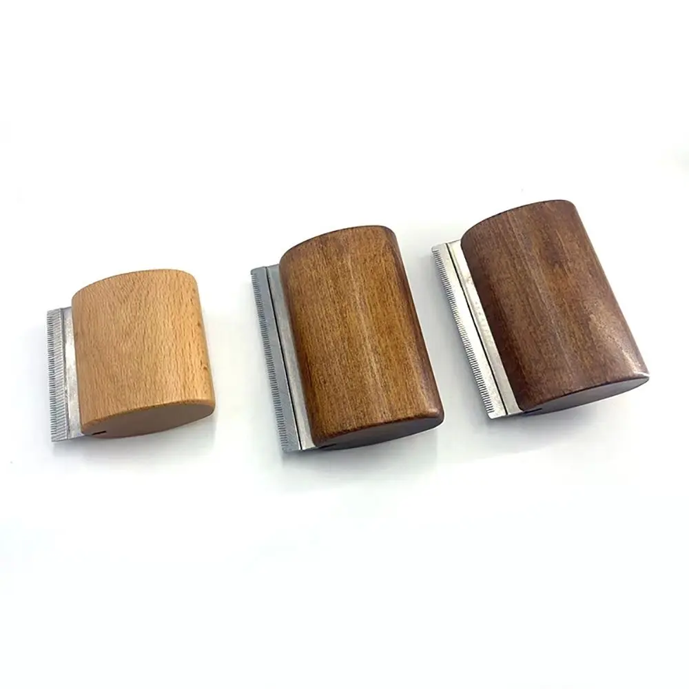 Cepillo para caballos duradero con mango de madera y dientes inox - imagen 3