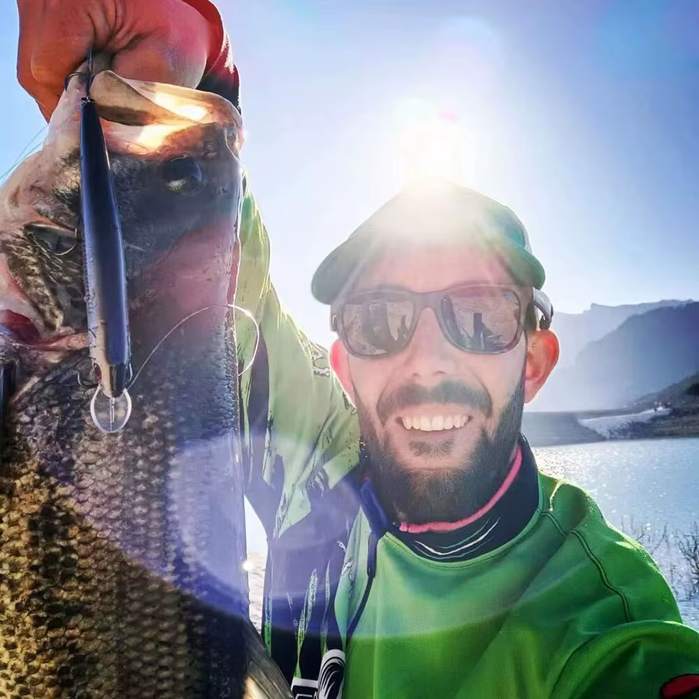 Minnow Suspensión 14cm 24g – Anzuelos triples fuertes para pesca - imagen 2
