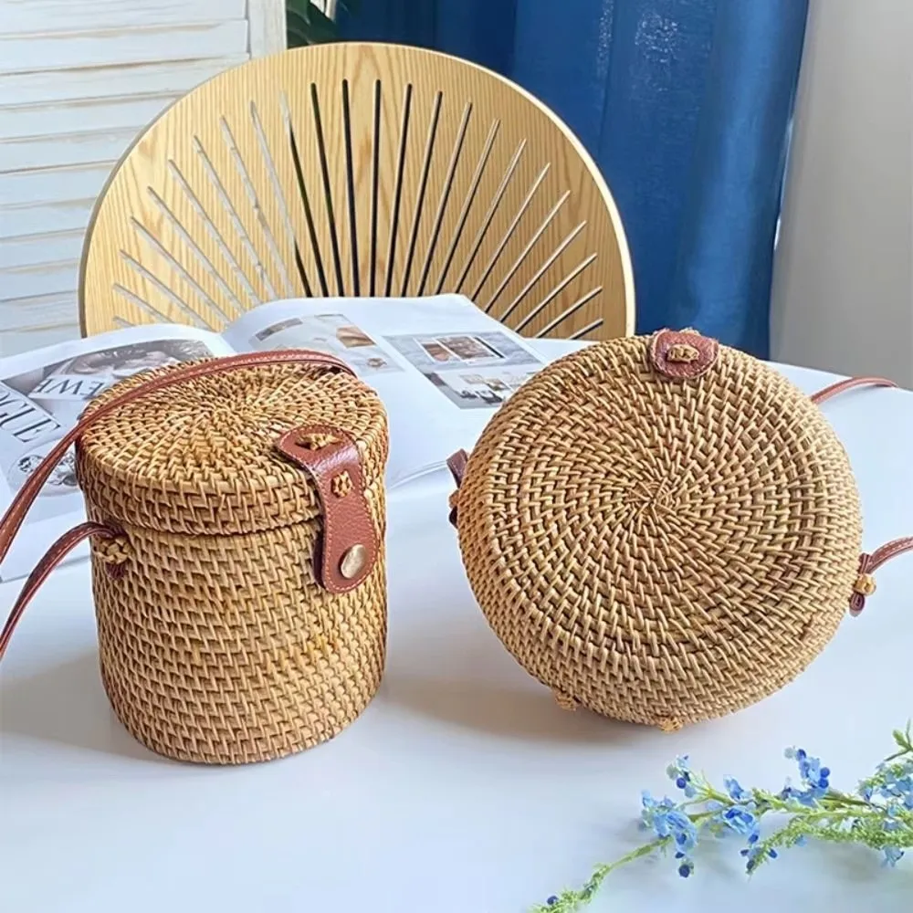 Bolso de mimbre cuadrado con hebilla de cuero y bandolera boho - imagen 4