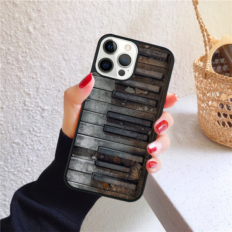Funda puesta en un iPhone mostrando el diseño completo