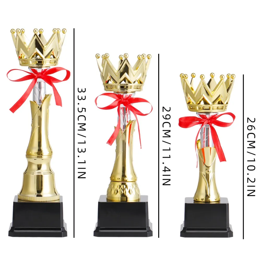 Trofeo de oro nuevo visto de frente