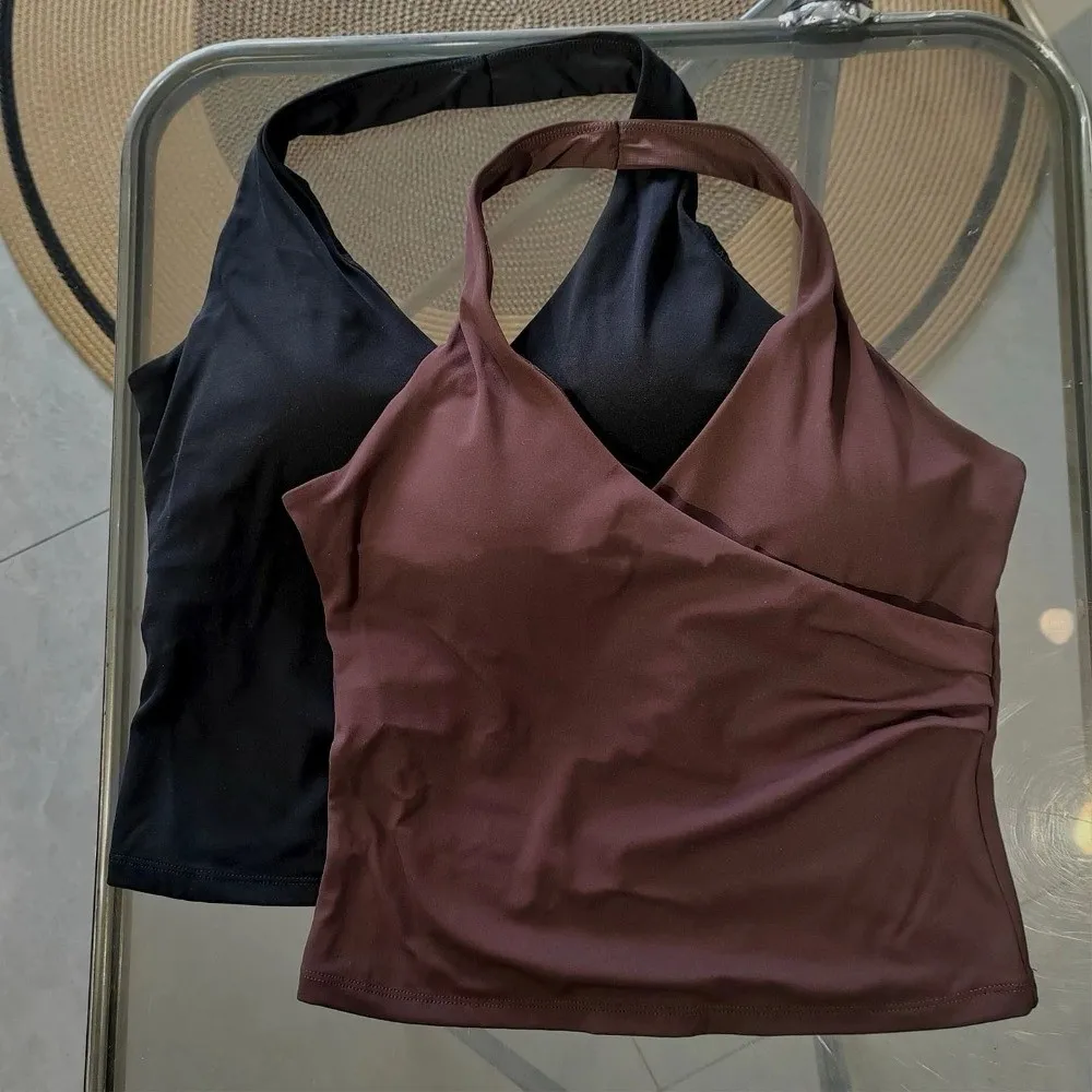 Top deportivo transpirable con sujetador incorporado y cuello halter - imagen 5