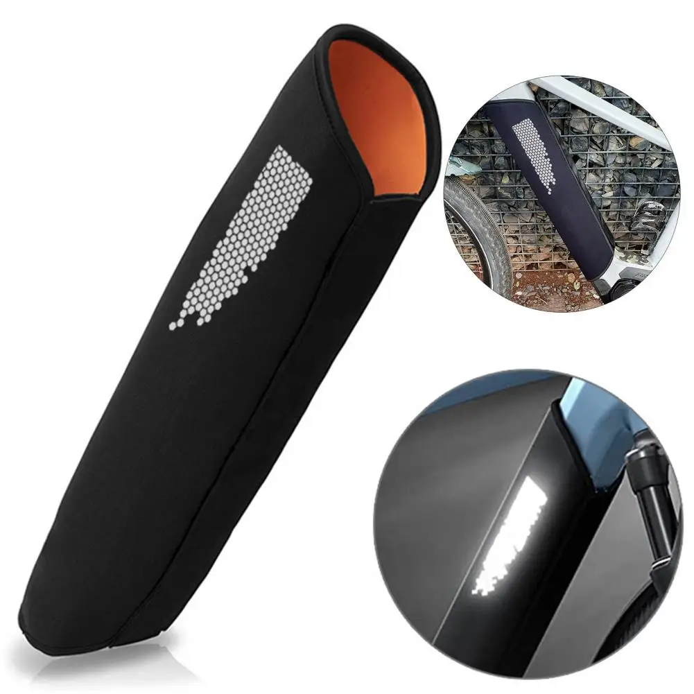 Detalle del material neopreno y cierre con cinta de la funda protectora